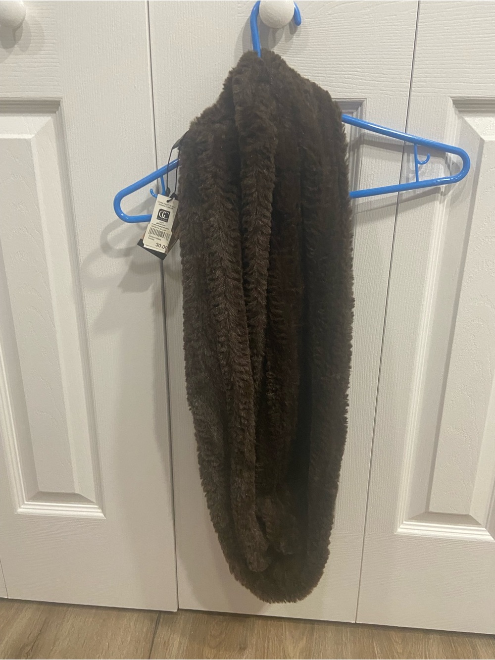 Charlie Paige Cream Faux Fur Infinity Scarf/Foulard NWT